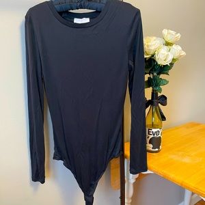 Elodie black ribbed L/S crew neck bodysuit size L
